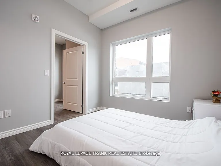 513 Dundas St E #E2 — Photo 5