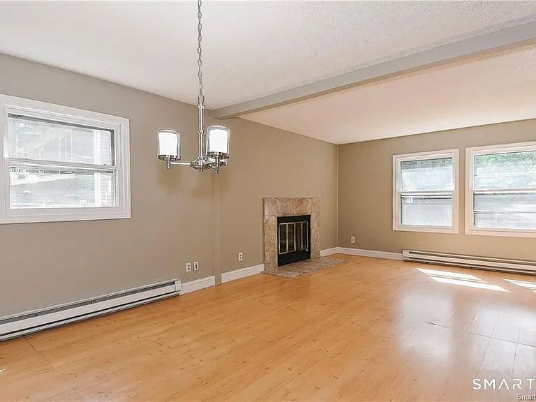 8 Circle Dr — Photo 4