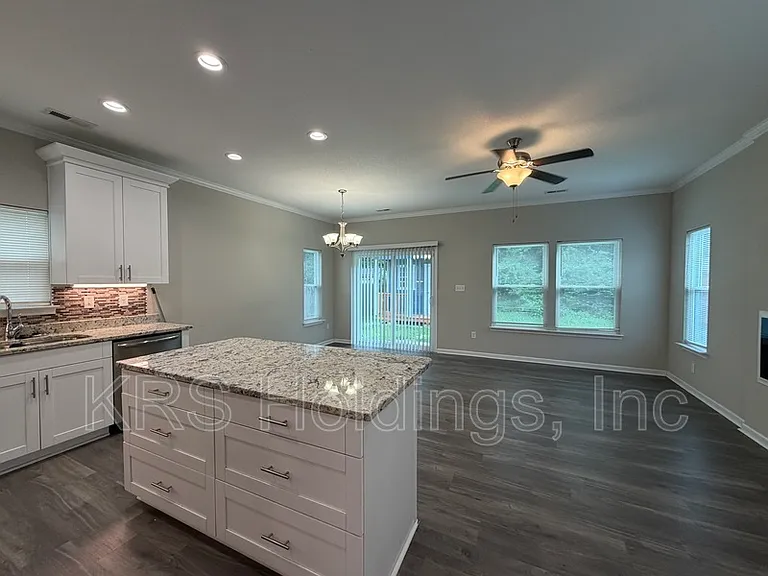 125 Charlotte Ave — Photo 2
