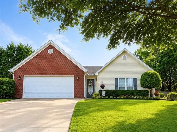 283 Natchez Cir, Winder, GA 30680
