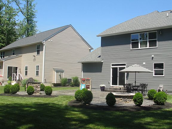 3rd image of 38787 Bradford Ln