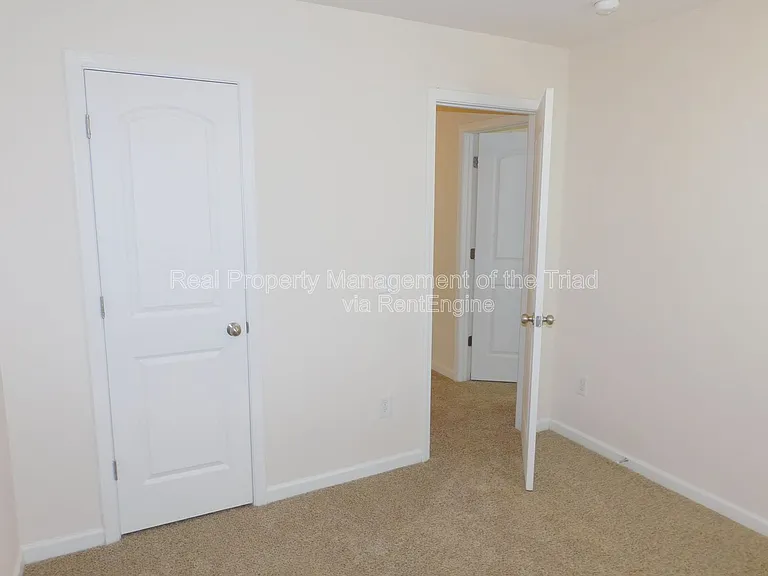 415 Hidden Brook Ln — Photo 18
