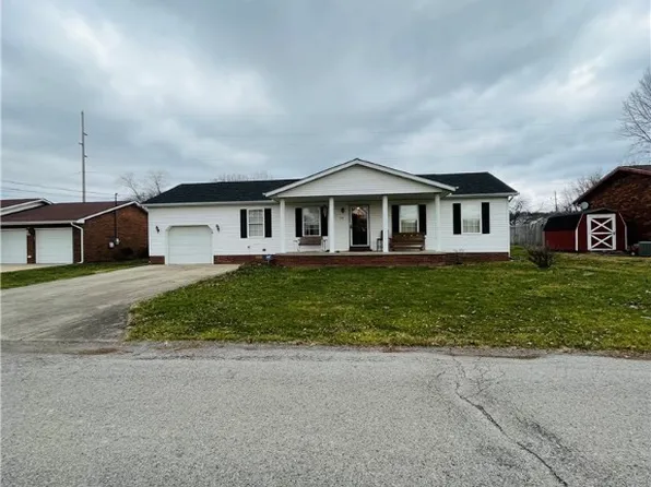 130 Overlook Dr, Hurricane, WV 25526