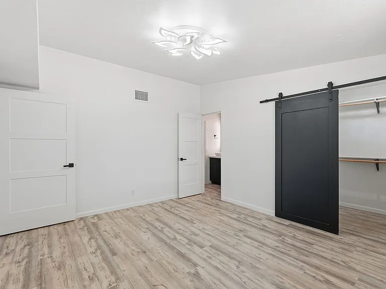 2535 N Dodge Blvd #3 — Photo 22