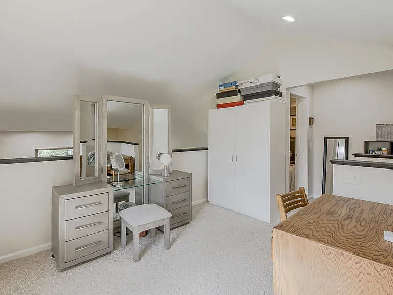 300 Stratford Ln #300 — Photo 23