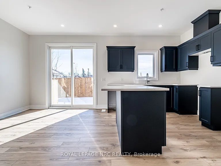 121A Moffatt St #25 — Photo 8
