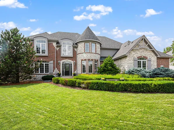 4075 Meadow View Dr, Saint Charles, IL 60175