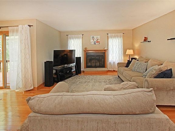 5th image of 4621 Wisteria Cir