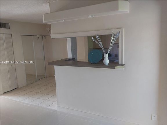 3rd image of 1407 NE 56th St APT 404