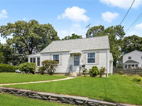101 Everleth Ave, Warwick, RI 02888