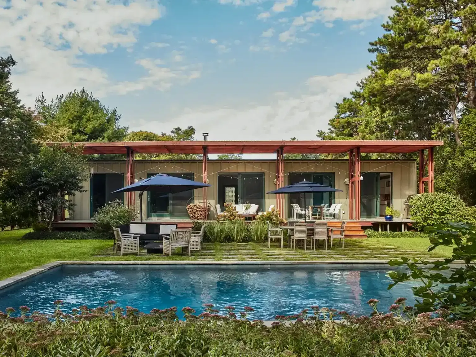 Mid-Century Modern Artist's Home — Photo 2