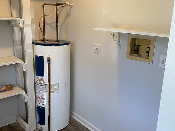 4th image of 2128 Canary Ln #2