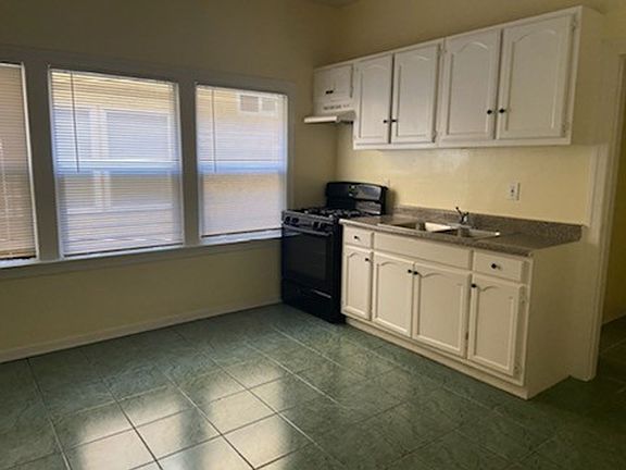 3rd image of 1018 W 57th St APT 02