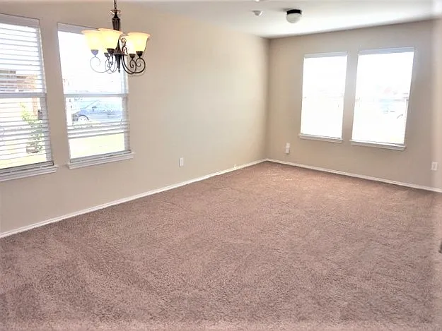 48 Daisy Dr — Photo 3