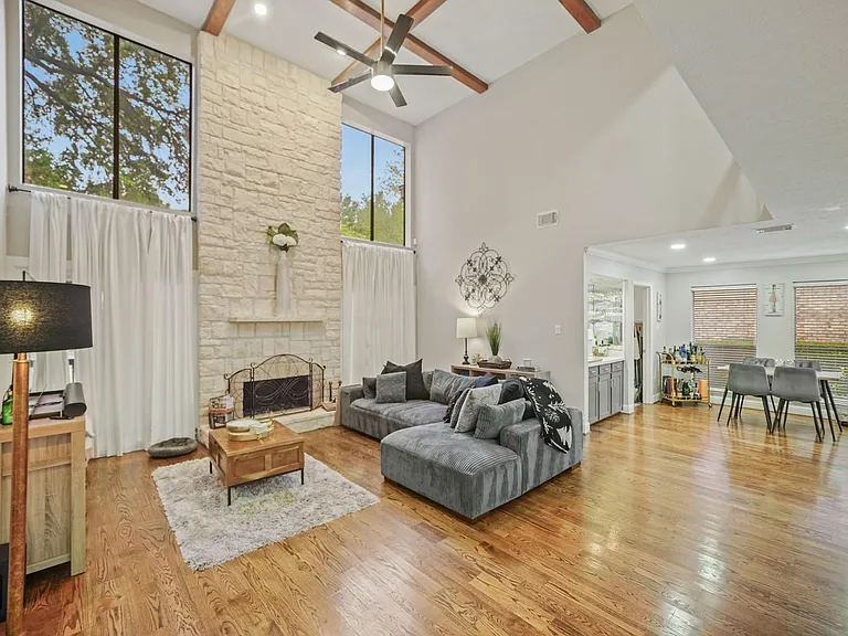 15831 Ridge Park Dr — Photo 3