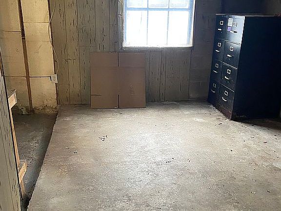 2nd image of 21510 McClung Ave