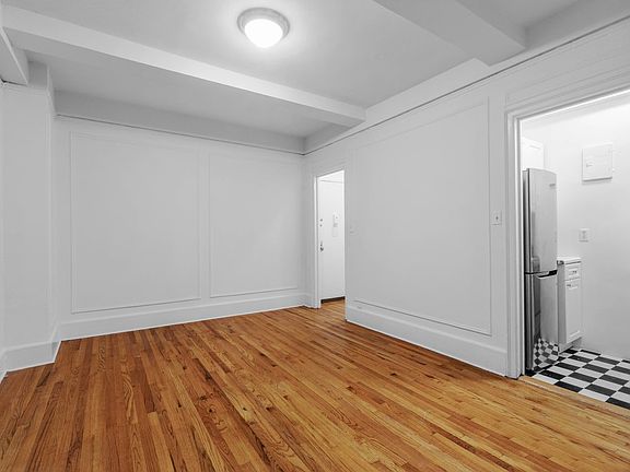 5th image of 208 W 23rd St APT 207