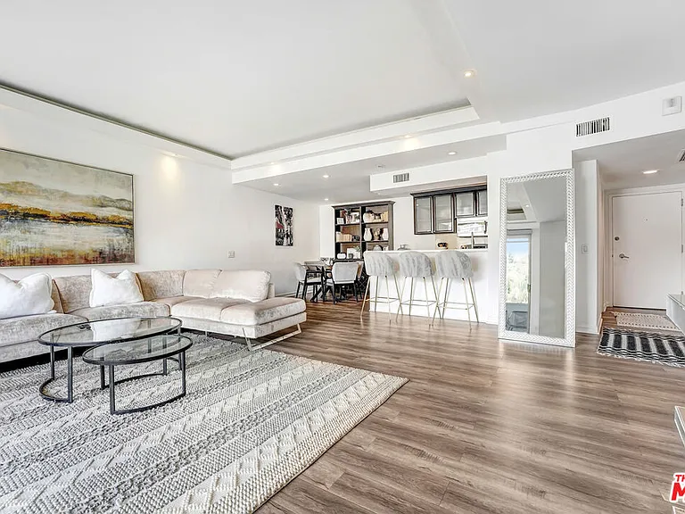 7250 Franklin Ave #503 — Photo 4