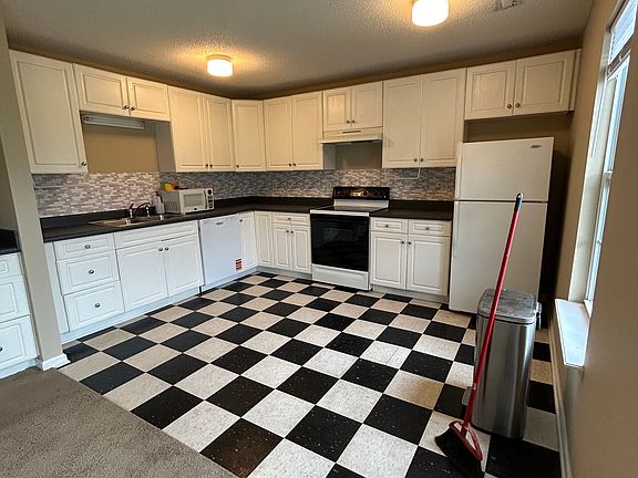 5th image of 4950 Deveron St