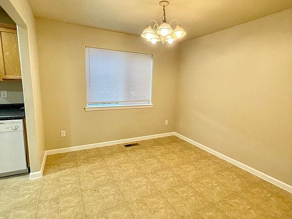 4th image of 2163 Poplar Dr #A-d
