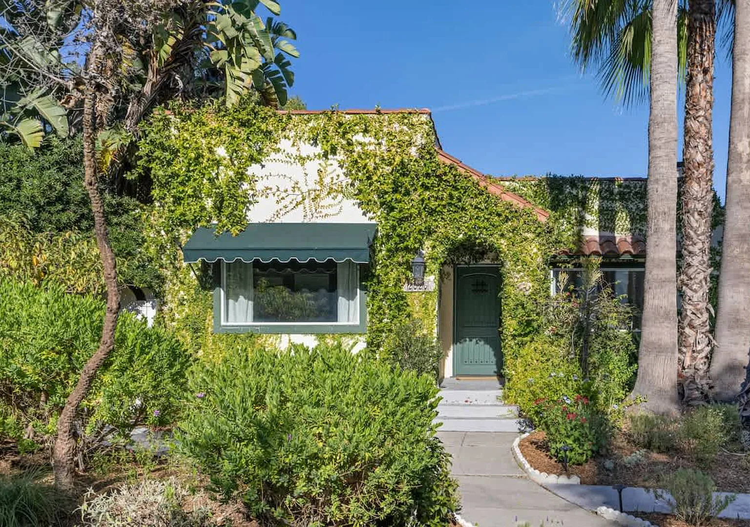 Historic LA Bungalow: Hot Tub, Pet-Friendly, Free Parking — Photo 4