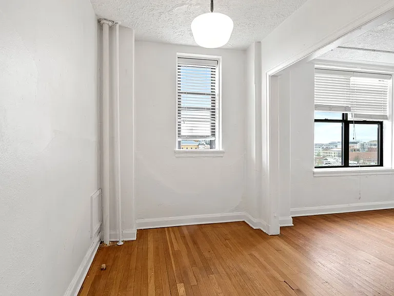 Piccadilly Apartments — Photo 38