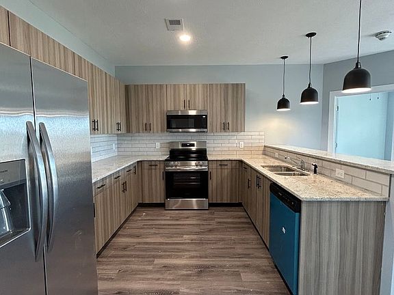 5th image of 2724 Silver St #204
