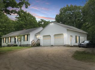 31 Furlong Rd, Raymond, ME 04071