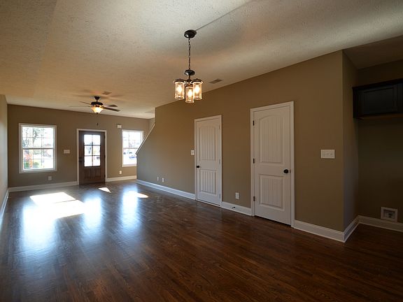 3rd image of 323 Academy Ave #Heatherwoo
