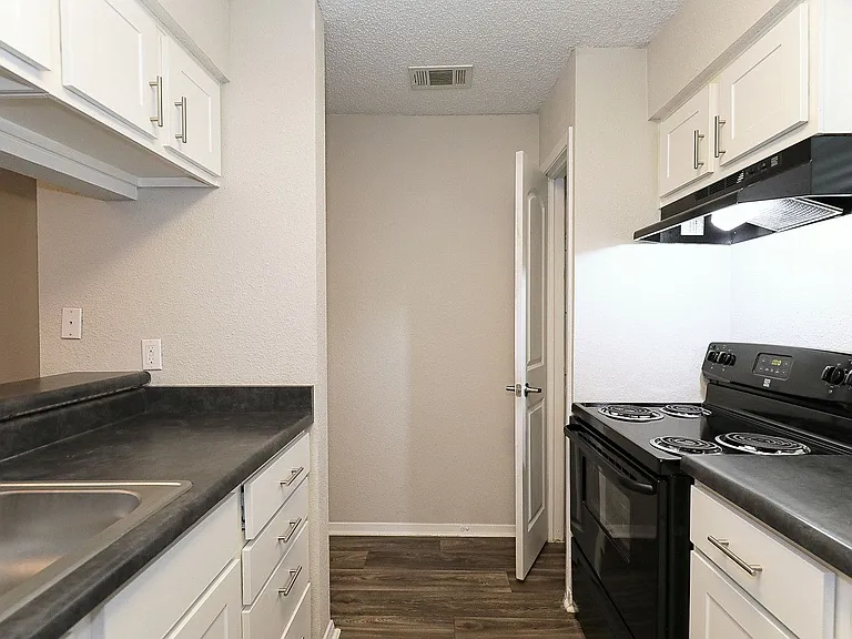 City Crest Apartments — Photo 109