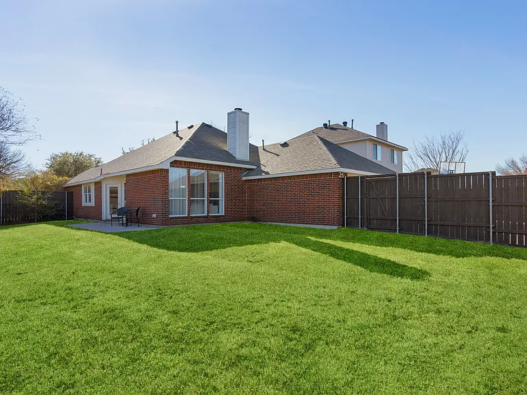1438 Royal Oaks Dr — Photo 25