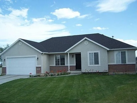 Close to Lehi Move in Ready New Carpet New Paint — Photo 1