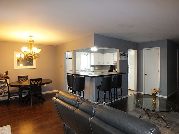 3rd image of 7114 W 108th St APT 403