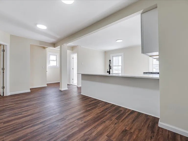 97 Saint Pauls Ave #2 — Photo 9