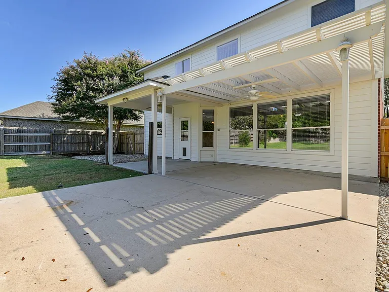 20308 Farm Pond Ln — Photo 35