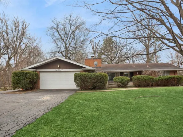 207 Town Acres Ln, Roselle, IL 60172