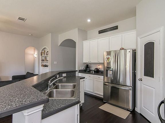 4th image of 212 Creekwood Dr
