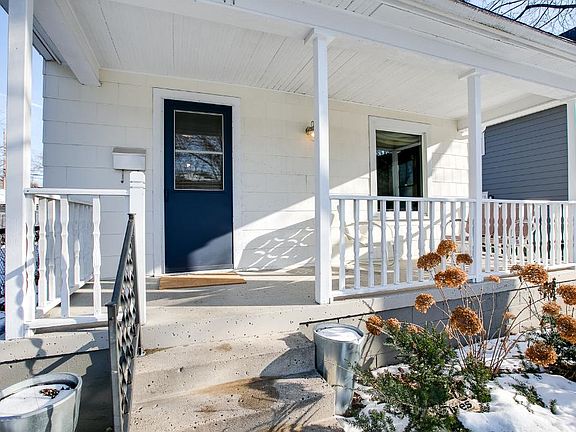 3rd image of 3641 Aldrich Ave S