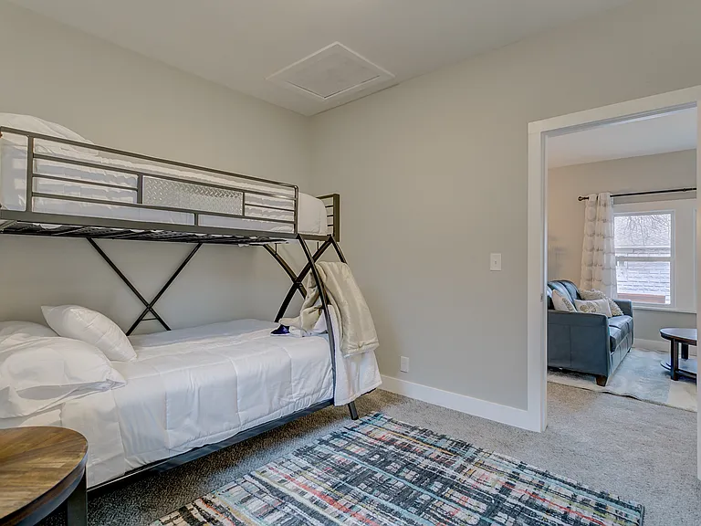 439 N Walnut St — Photo 44
