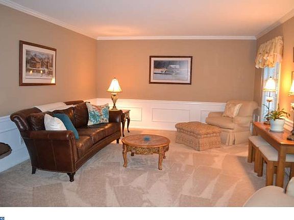 3rd image of 216 Charleston Dr
