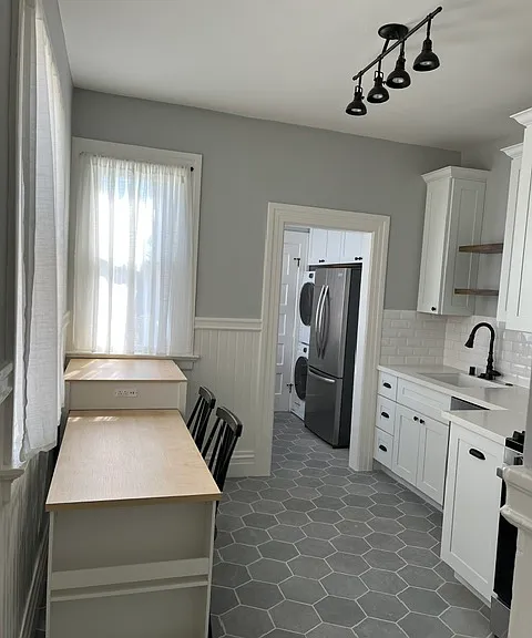 Kitchen entry