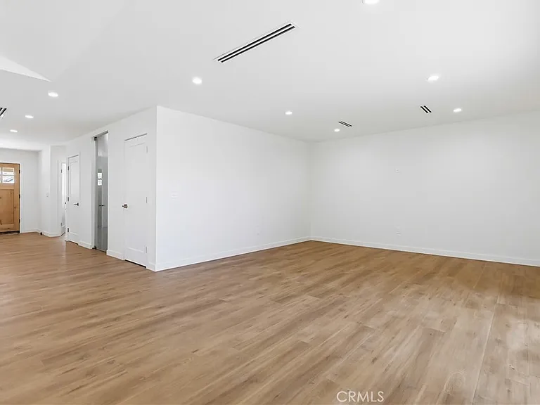 5440 Alcove Ave — Photo 8