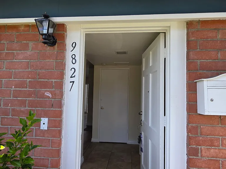 9827 Continental Dr — Photo 2