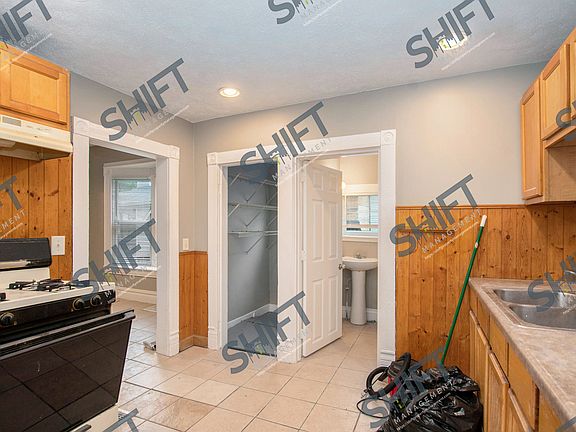 3rd image of 407 Barth Ave SE