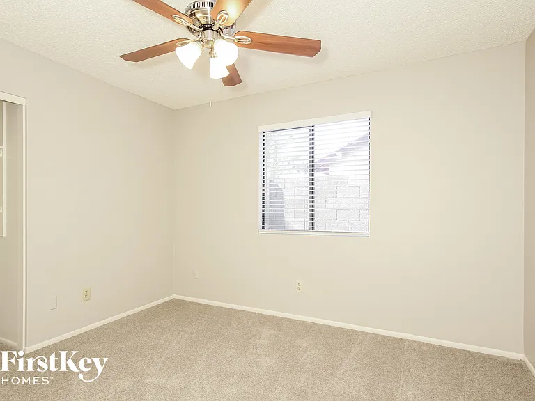 10015 N 65th Ave — Photo 11