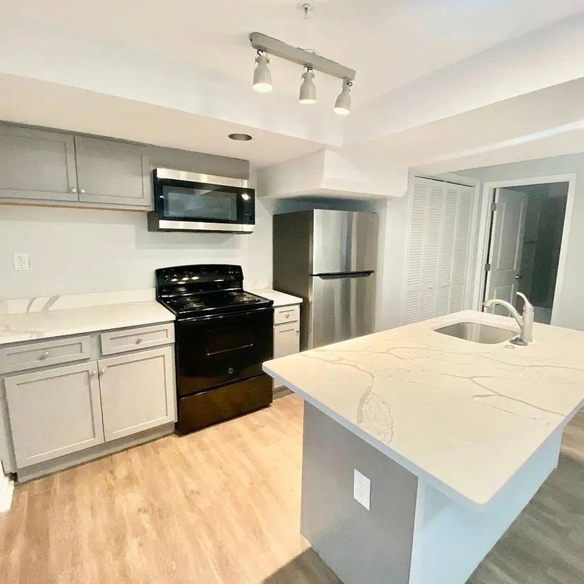 2 bed, 2.0 bath, 850 sqft, $2,225 — Photo 1