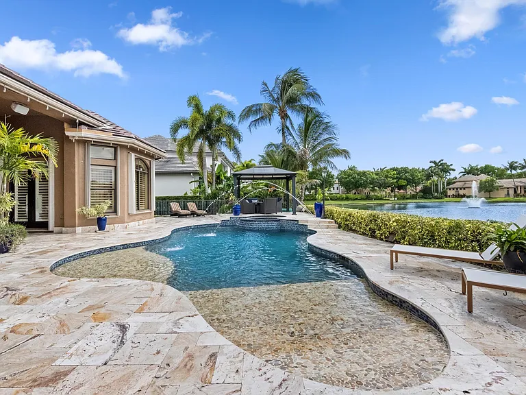 10771 Versailles Blvd — Photo 38