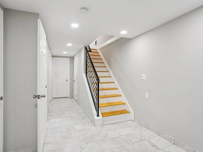 2225 N Waterloo St — Photo 23