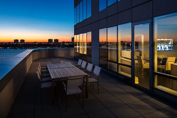 Sold by Extell Development Company (Legacy) | media 5