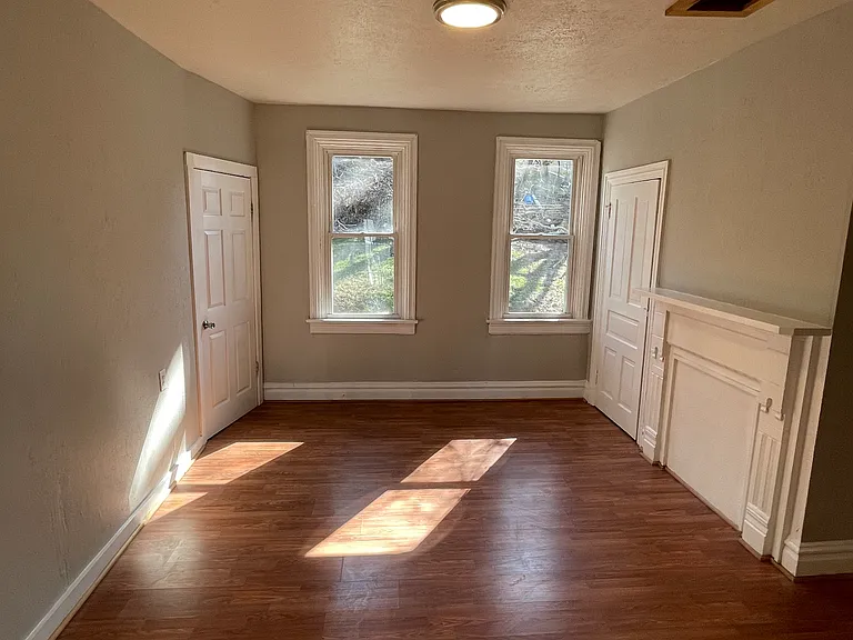 2622 Stella St — Photo 4